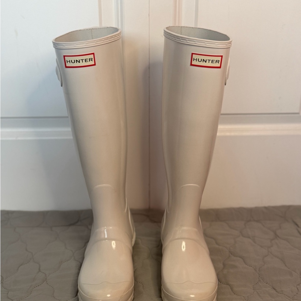 Hunter Classic Tall Rain Boots in Cream/White
